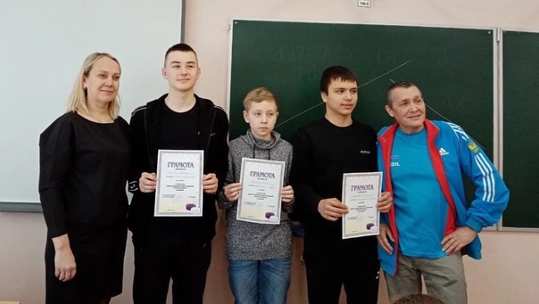 Турнир по шашкам и шахматам.